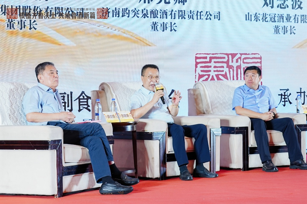开元游戏大厅app酒业闪灼第91届山东糖酒会： 以平安佳酿领航，，，，，，铸就鲁酒品质新标杆！_开元游戏大厅app|稳如开元游戏大厅app|五岳独尊|开元游戏大厅app特曲|酒神酒仙|金开元游戏大厅app|年份小窖